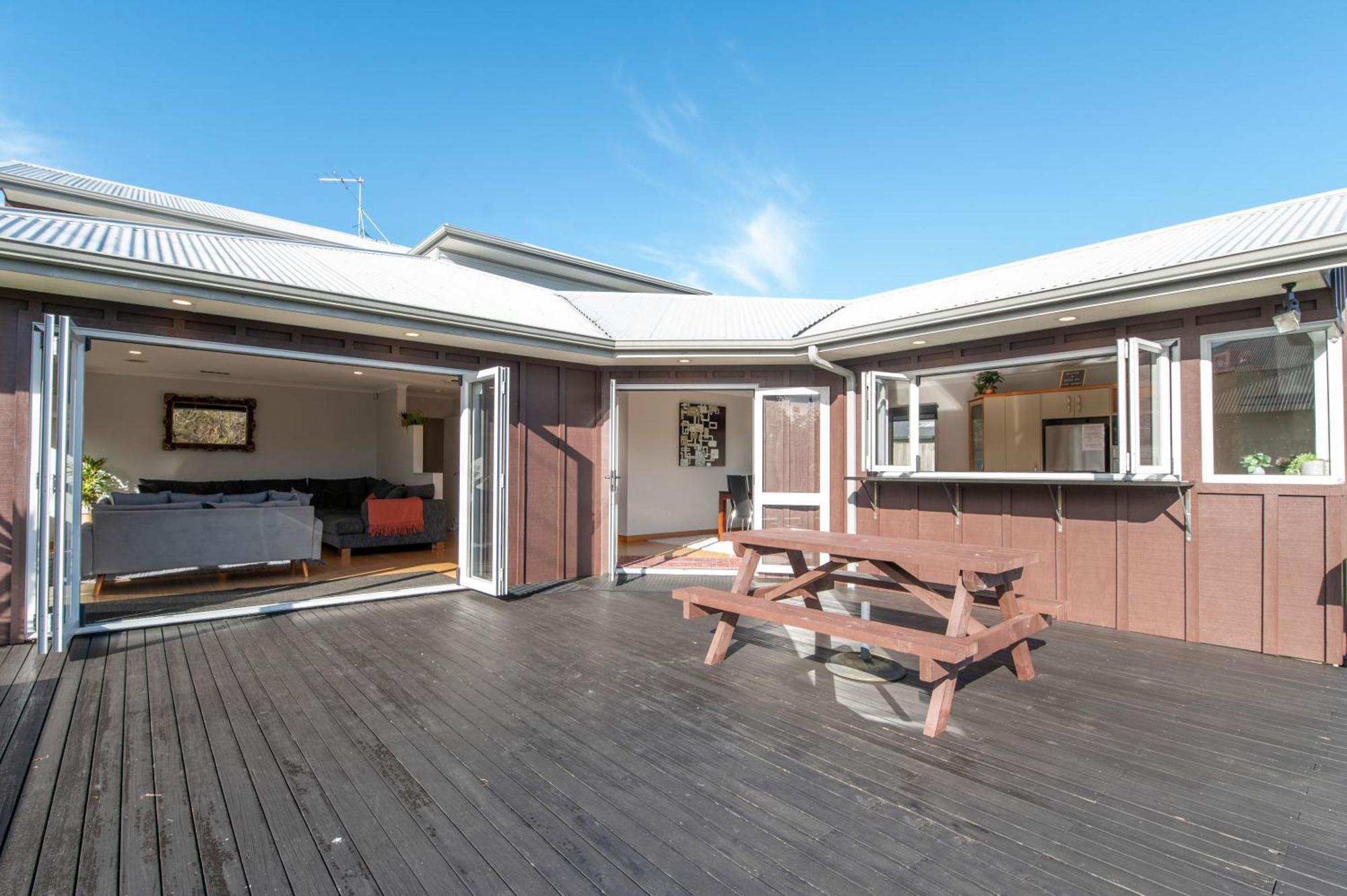 Zodiac Bay Lake Retreat Rotorua Exterior photo