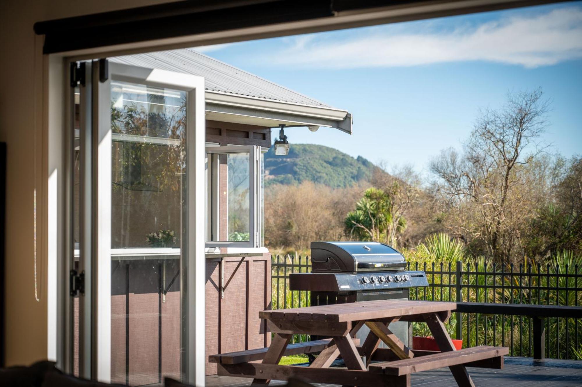 Zodiac Bay Lake Retreat Rotorua Exterior photo